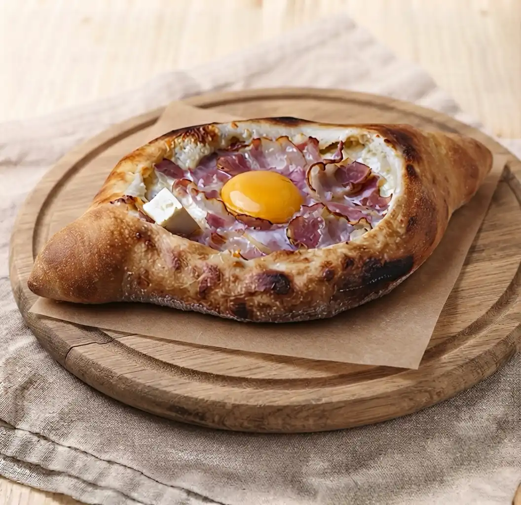 Хачапури по-аджарски с беконом