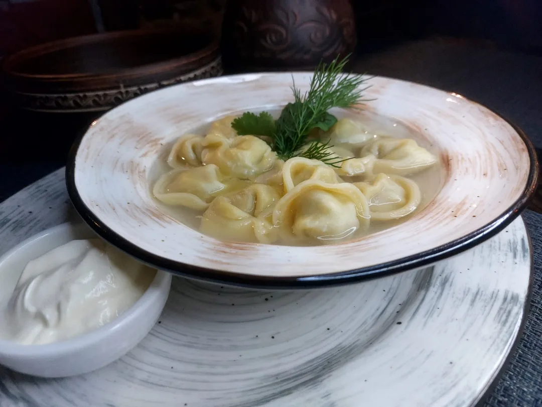 Пельмени с бульоном